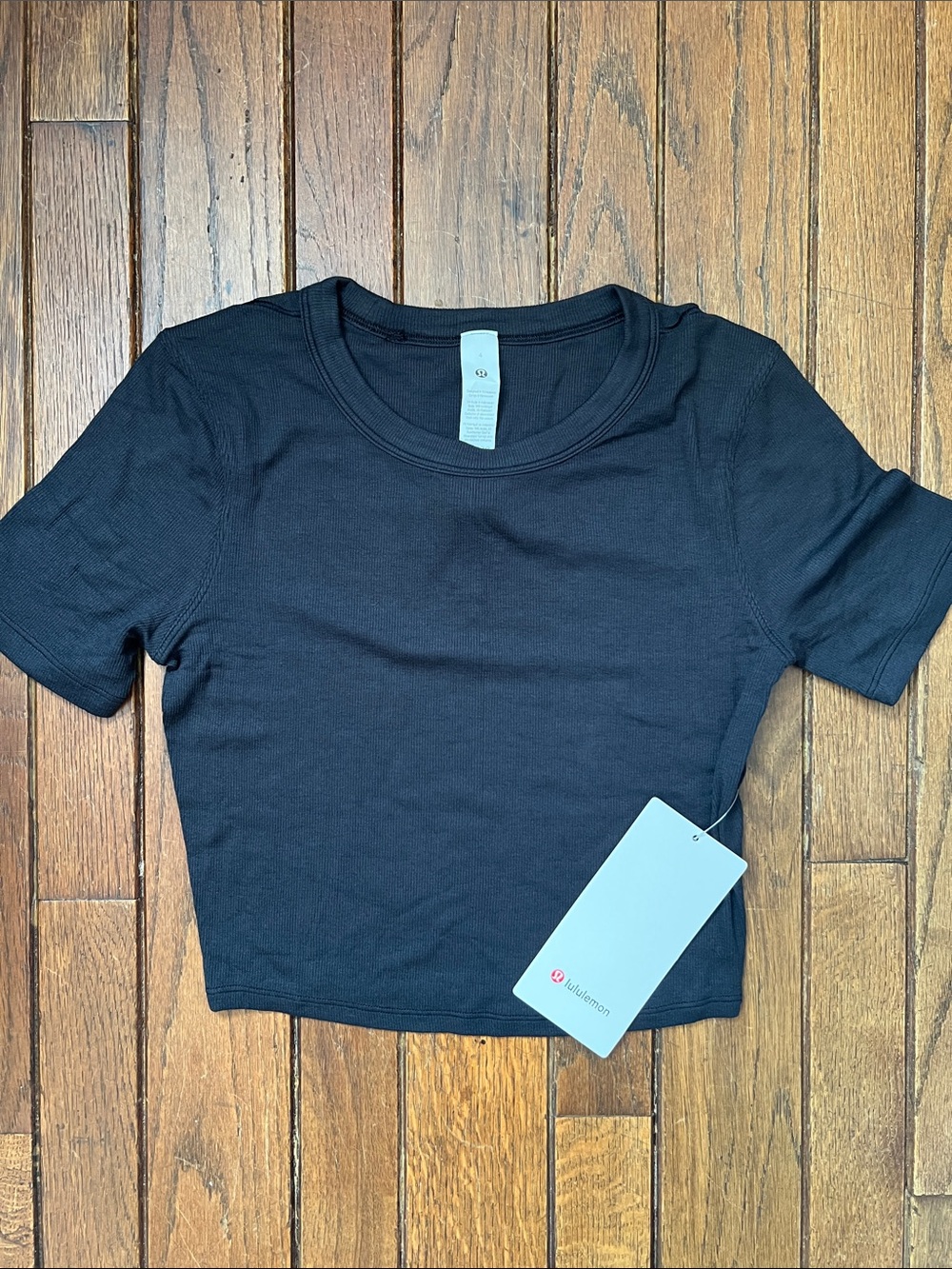 Lululemon Black Hold Tight Straight Hem Cropped T-shirt Size 4 NWT